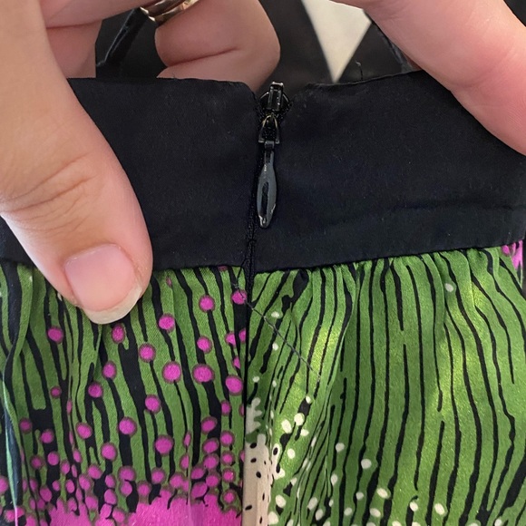 Single Dress Abstract Print Fun Strappy Dress in Green & Black 100% Silk Small - Picture 13 of 13